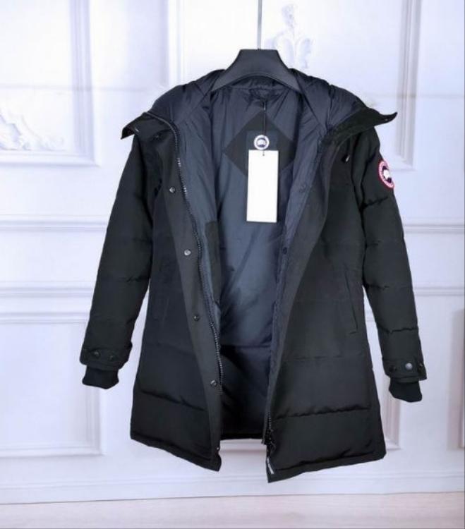 Résultat de l'évolution emblématique de la marque Canada G00se Femme, la Doudoune Canada G00se Femme est un témoignage de l'engagement de Canada G00se à combiner style,