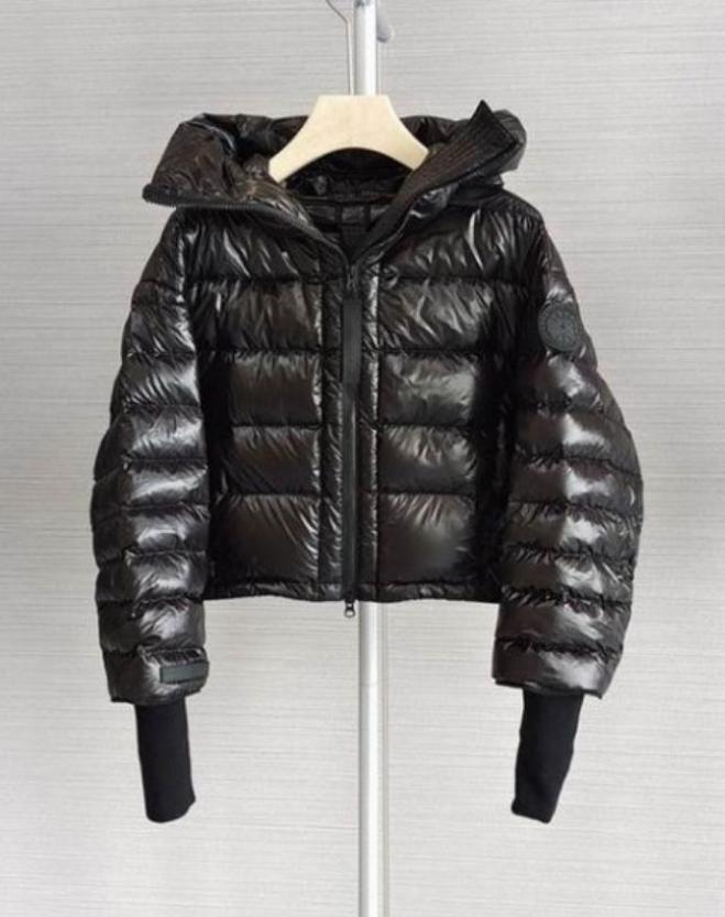 Résultat de l'évolution emblématique de la marque Canada G00se Femme, la Doudoune Canada G00se Femme est un témoignage de l'engagement de Canada G00se à combiner style,