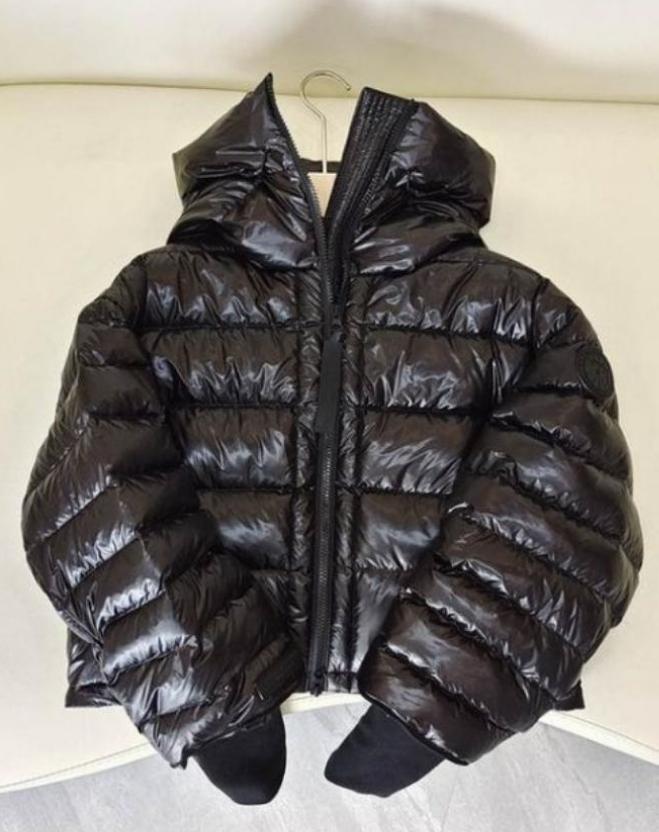 Résultat de l'évolution emblématique de la marque Canada G00se Femme, la Doudoune Canada G00se Femme est un témoignage de l'engagement de Canada G00se à combiner style,