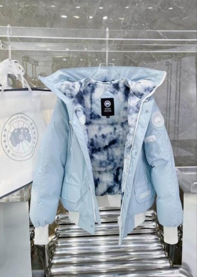 Résultat de l'évolution emblématique de la marque Canada G00se Femme, la Doudoune Canada G00se Femme est un témoignage de l'engagement de Canada G00se à combiner style,