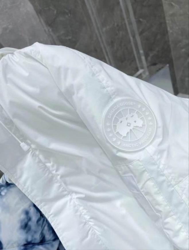 Résultat de l'évolution emblématique de la marque Canada G00se Femme, la Doudoune Canada G00se Femme est un témoignage de l'engagement de Canada G00se à combiner style,