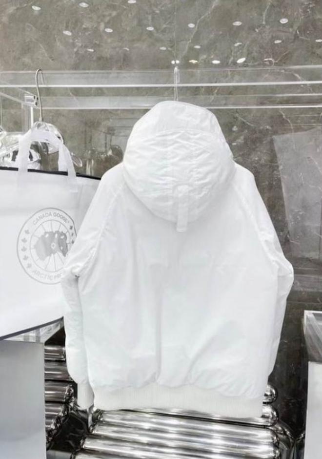 Résultat de l'évolution emblématique de la marque Canada G00se Femme, la Doudoune Canada G00se Femme est un témoignage de l'engagement de Canada G00se à combiner style,