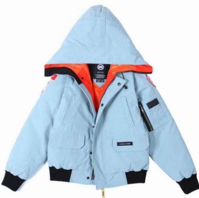 Résultat de l'évolution emblématique de la marque Canada G00se Femme, la Doudoune Canada G00se Femme est un témoignage de l'engagement de Canada G00se à combiner style,