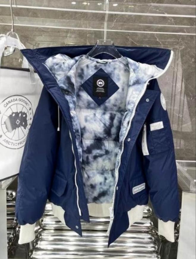 Résultat de l'évolution emblématique de la marque Canada G00se Femme, la Doudoune Canada G00se Femme est un témoignage de l'engagement de Canada G00se à combiner style,