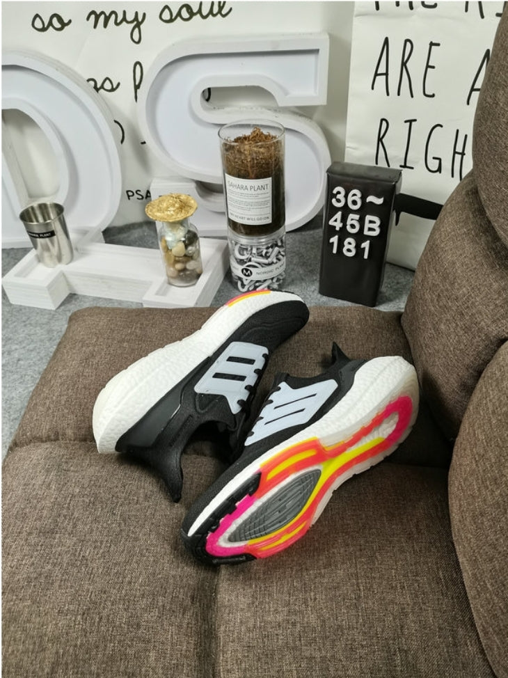 Les baskets Adidas UltraBoost 21 allient performance révolutionnaire et style incomparable.incontournable exceptionnel inoubliable.