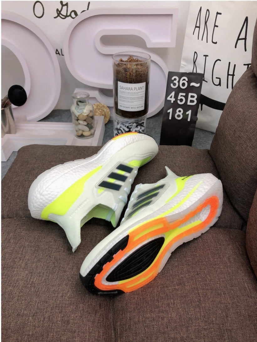 Les baskets Adidas UltraBoost 21 allient performance révolutionnaire et style incomparable.incontournable exceptionnel inoubliable.