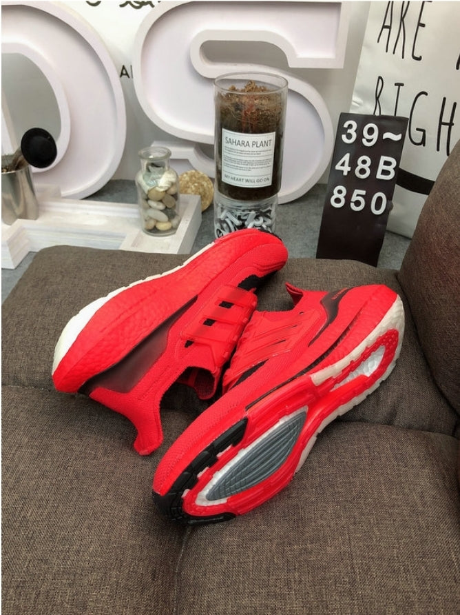 Les baskets Adidas UltraBoost 21 allient performance révolutionnaire et style incomparable.incontournable exceptionnel inoubliable.