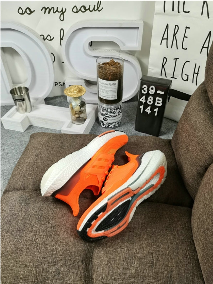 Les baskets Adidas UltraBoost 21 allient performance révolutionnaire et style incomparable.incontournable exceptionnel inoubliable.