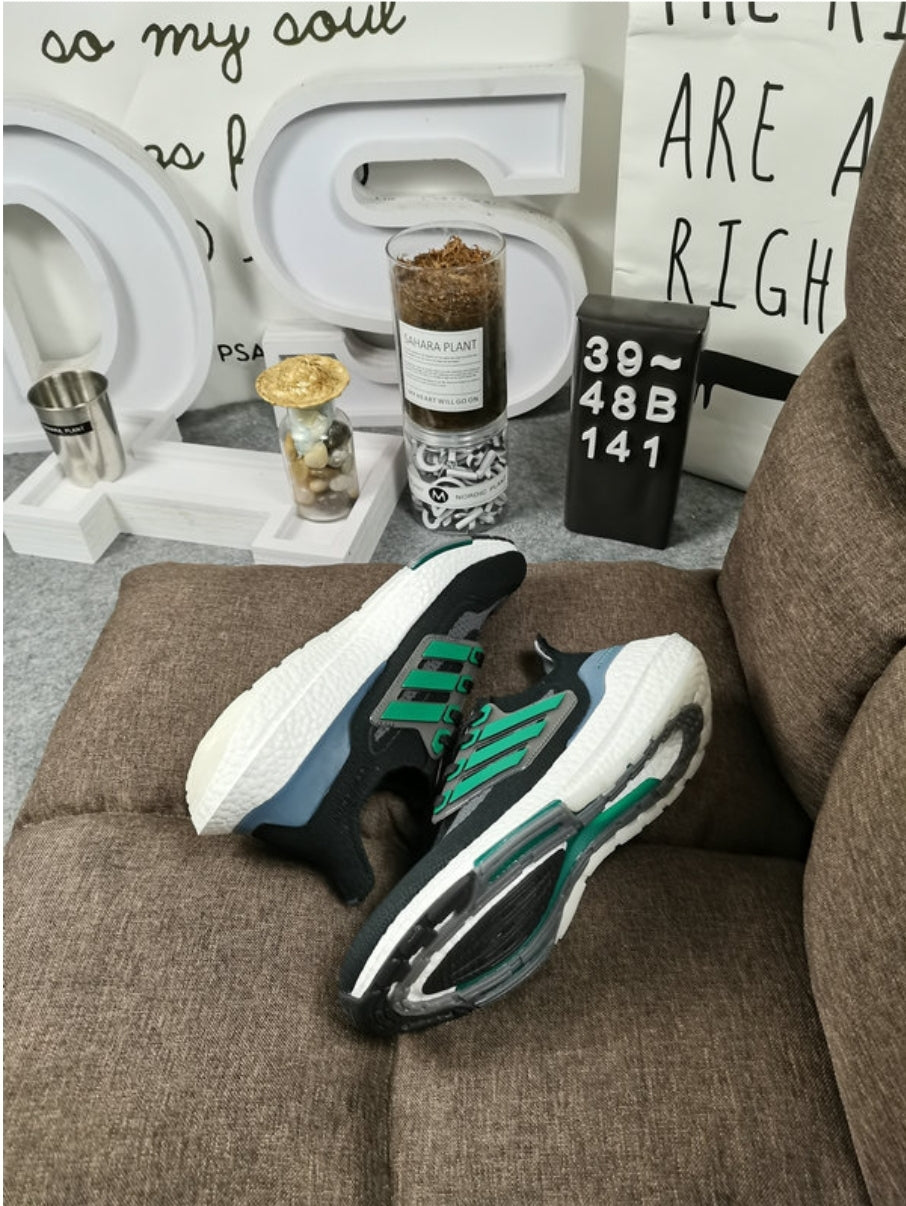 Les baskets Adidas UltraBoost 21 allient performance révolutionnaire et style incomparable.incontournable exceptionnel inoubliable.