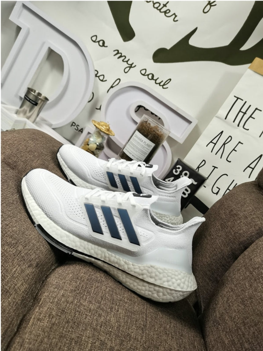 Les baskets Adidas UltraBoost 21 allient performance révolutionnaire et style incomparable.incontournable exceptionnel inoubliable.