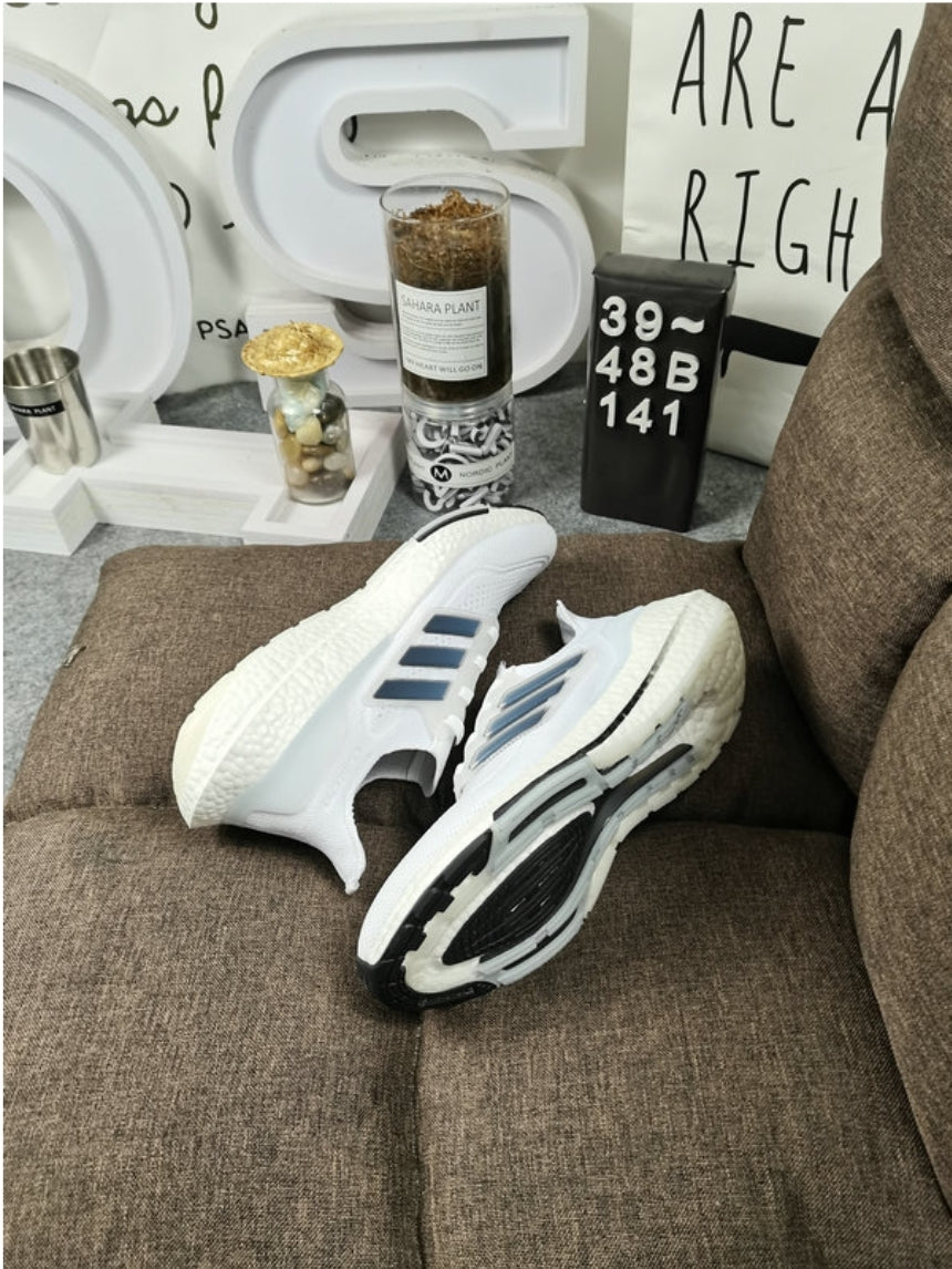 Les baskets Adidas UltraBoost 21 allient performance révolutionnaire et style incomparable.incontournable exceptionnel inoubliable.