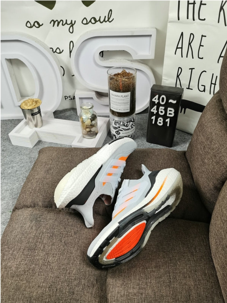 Les baskets Adidas UltraBoost 21 allient performance révolutionnaire et style incomparable.incontournable exceptionnel inoubliable.