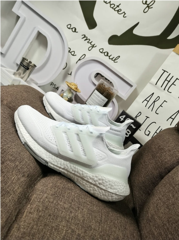 Les baskets Adidas UltraBoost 21 allient performance révolutionnaire et style incomparable.incontournable exceptionnel inoubliable.