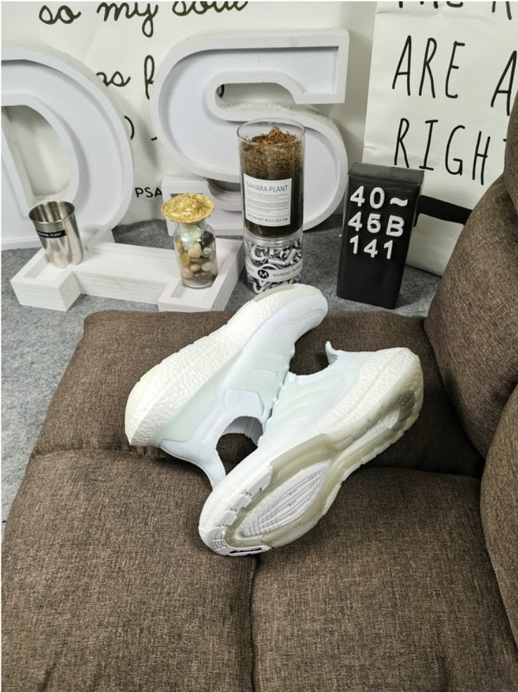 Les baskets Adidas UltraBoost 21 allient performance révolutionnaire et style incomparable.incontournable exceptionnel inoubliable.