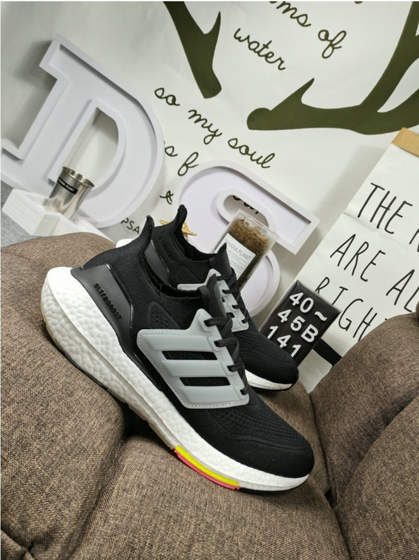 les baskets Adidas UltraBoost 21 allient performance et style avec une technologie de pointe. Leur design innovant et leur qualité supérieure. Pas cher. Le moins cher.