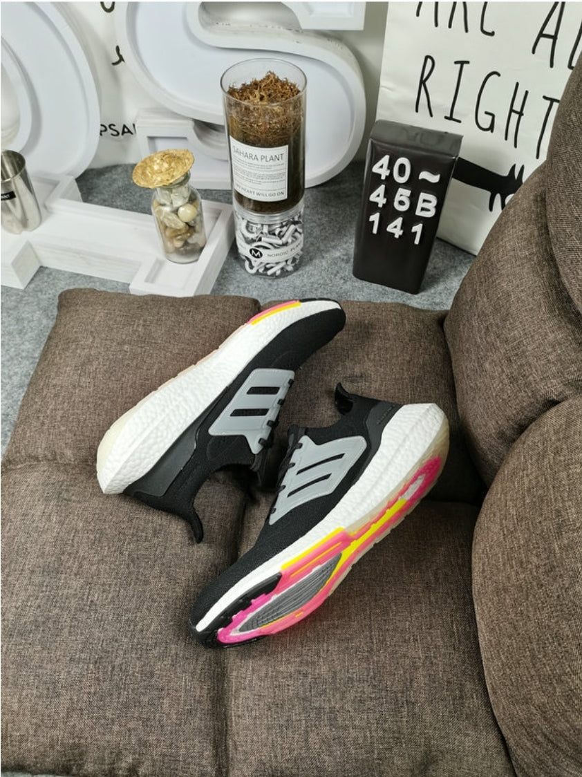 les baskets Adidas UltraBoost 21 allient performance et style avec une technologie de pointe. Leur design innovant et leur qualité supérieure. Pas cher. Le moins cher.