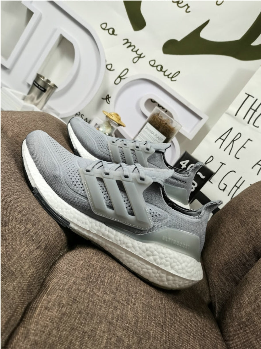 les baskets Adidas UltraBoost 21 allient performance et style avec une technologie de pointe. Leur design innovant et leur qualité supérieure.pas cher.le moins cher.