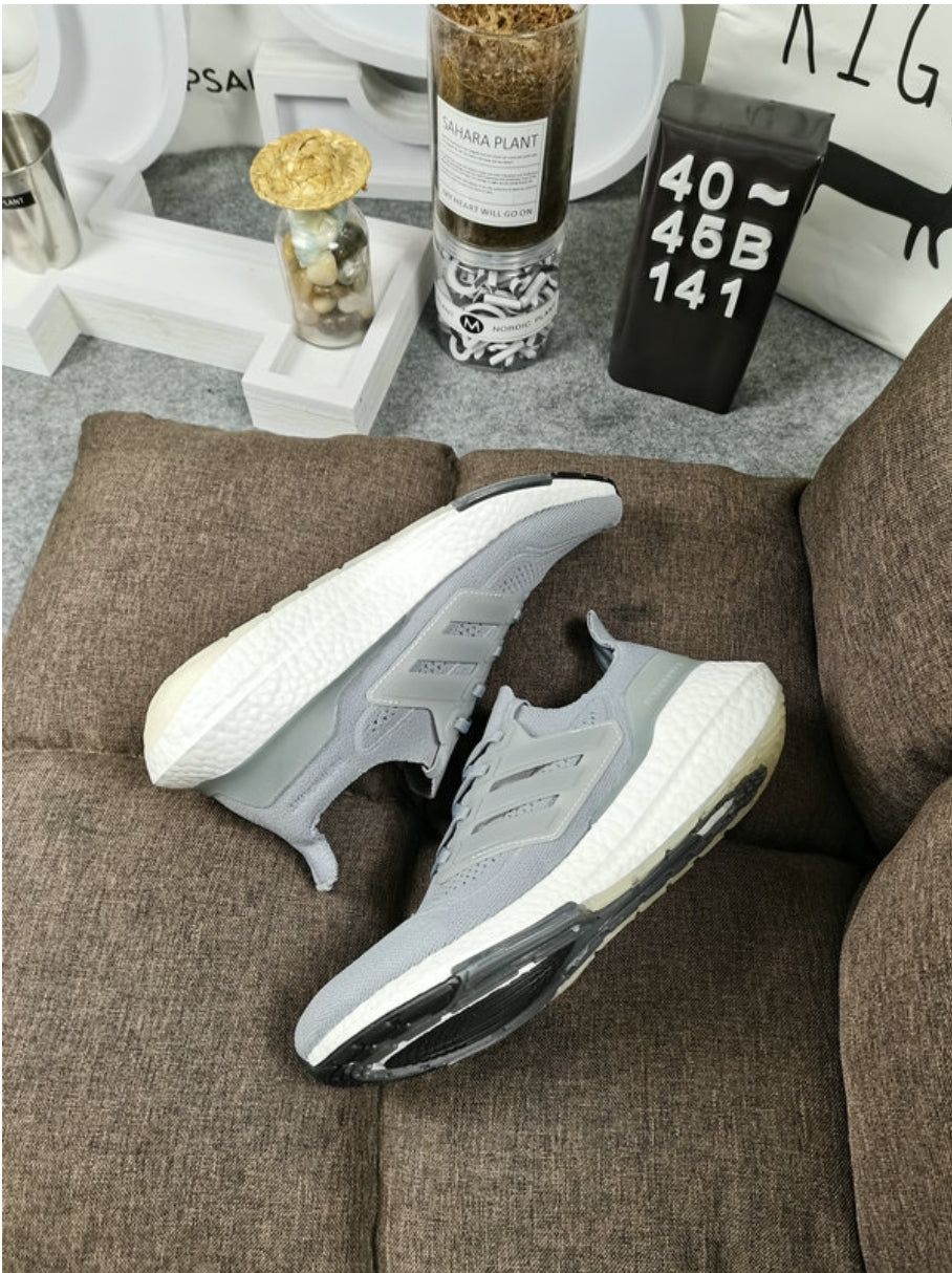 les baskets Adidas UltraBoost 21 allient performance et style avec une technologie de pointe. Leur design innovant et leur qualité supérieure.pas cher.le moins cher.