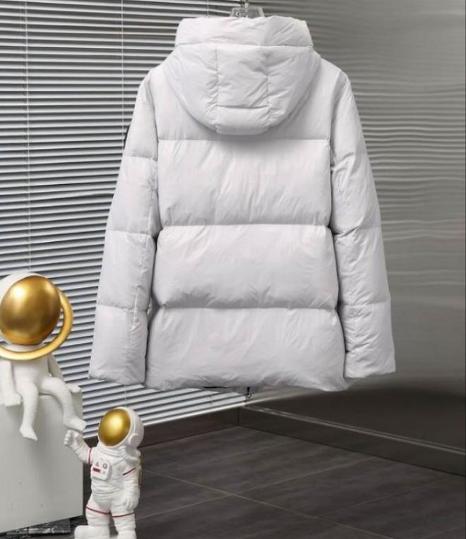 Résultat de l'évolution emblématique de la marque Canada Goose, la doudoune Canada Goose Parka Femme est un témoignage de l'engagement de Canada Goose à combiner style,