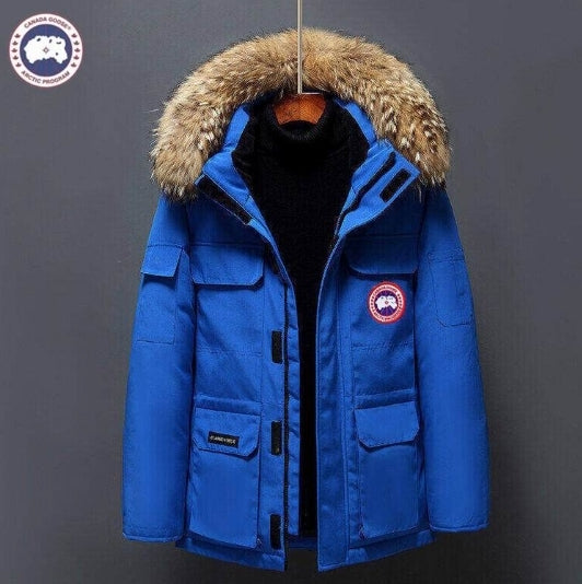 Résultat de l'évolution emblématique de la marque Canada Goose, la doudoune Canada Goose Parka Femme est un témoignage de l'engagement de Canada Goose à combiner style,