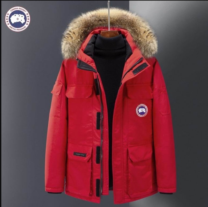Résultat de l'évolution emblématique de la marque Canada Goose, la doudoune Canada Goose Parka Femme est un témoignage de l'engagement de Canada Goose à combiner style,
