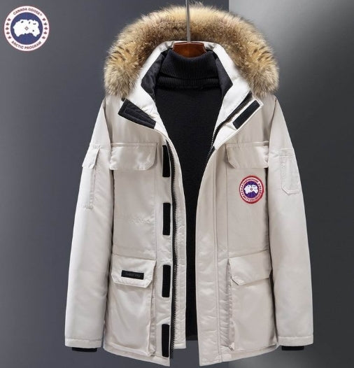 Résultat de l'évolution emblématique de la marque Canada Goose, la doudoune Canada Goose Parka Femme est un témoignage de l'engagement de Canada Goose à combiner style,