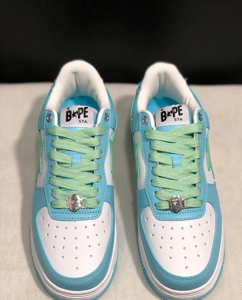 Les baskets sneakers Bape Sta incarnent un style emblématique et une tendance urbaine audacieuse.leur design distinctif.pas cher.le moins cher.