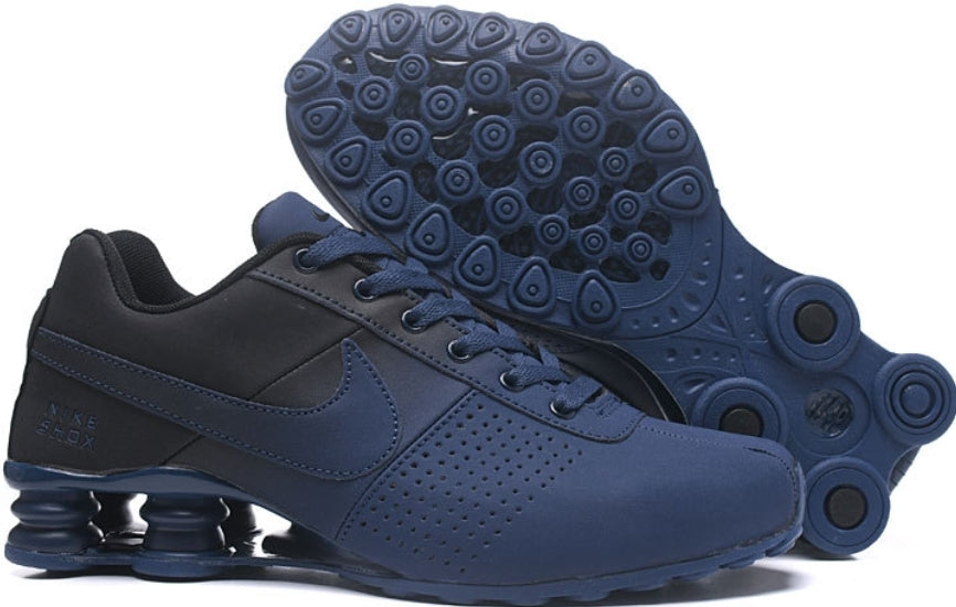 Les baskets Nike Shox Enigma assurent un confort supérieur grâce à la technologie Shox. Les colonnes de soutien au talon procurent un amorti réactif.