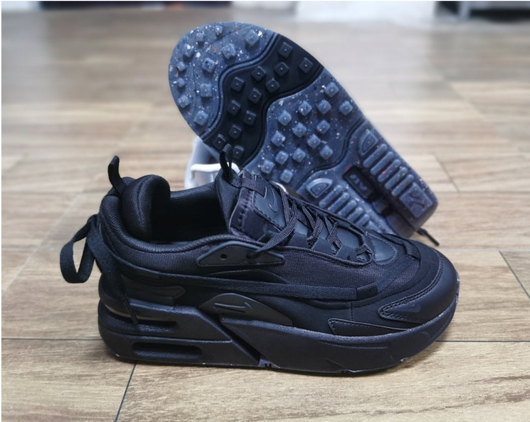 Les baskets Nike Air Max Furyosa combinent un design audacieux et un confort supérieur. Leur silhouette unique et leurs matériaux de haute qualité.