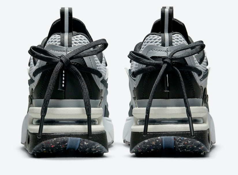 Les baskets Nike Air Max Furyosa combinent un design audacieux et un confort supérieur. Leur silhouette unique et leurs matériaux de haute qualité.