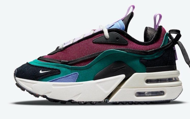 Les baskets Nike Air Max Furyosa combinent un design audacieux et un confort supérieur. Leur silhouette unique et leurs matériaux de haute qualité.