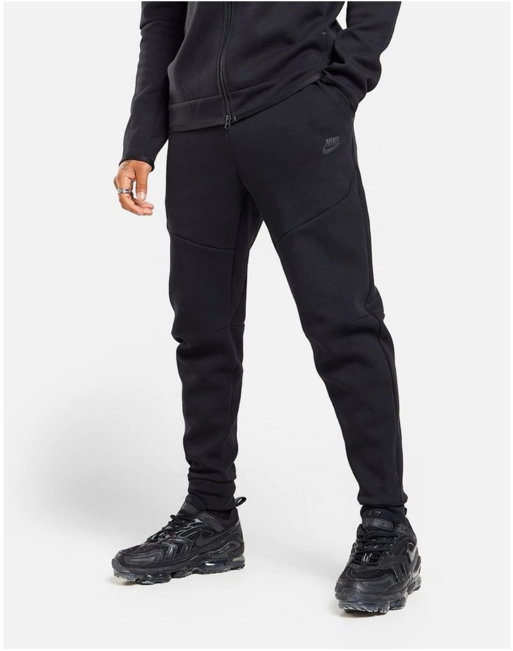 Les ensembles survêtement Nike combinent performance et style de manière exemplaire. Leur design dynamique.pas cher.le moins cher.