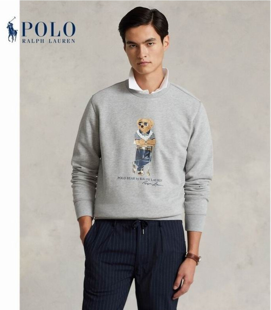 Le sweat Ralph Lauren allie performance et style. Son design élégant et sa qualité supérieure le rendent indispensable pour les amateurs de mode. Fabriqué avec des matériaux de qualité, ce sweat offre un confort optimal et un look raffiné.
