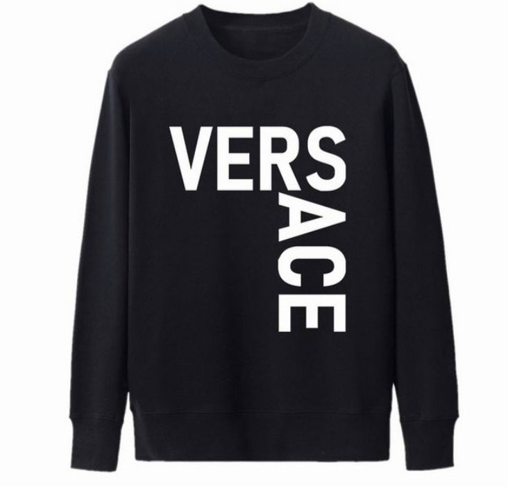 Le sweat Versace allie performance et style.
