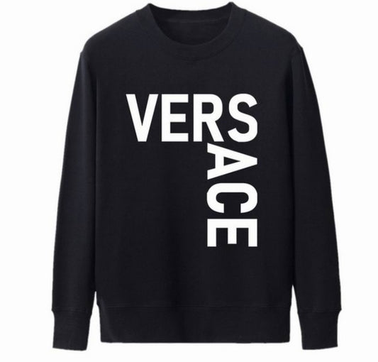 Le sweat Versace allie performance et style.