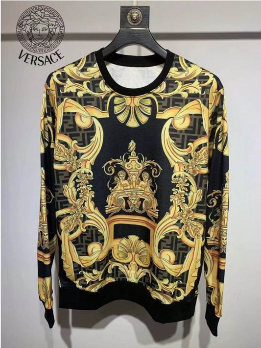 Le sweat Versace allie performance et style.