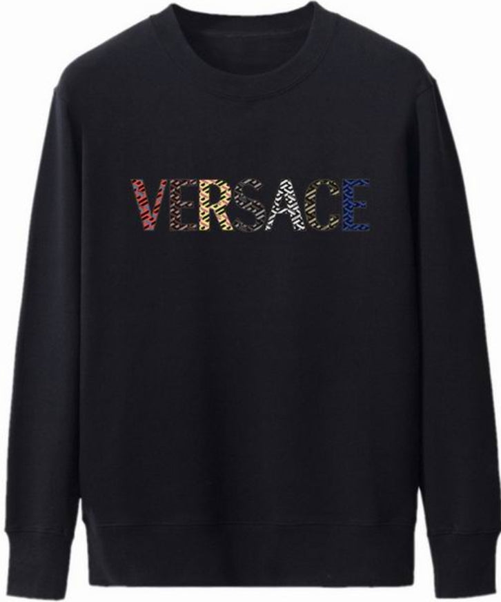 Le sweat Versace allie performance et style.