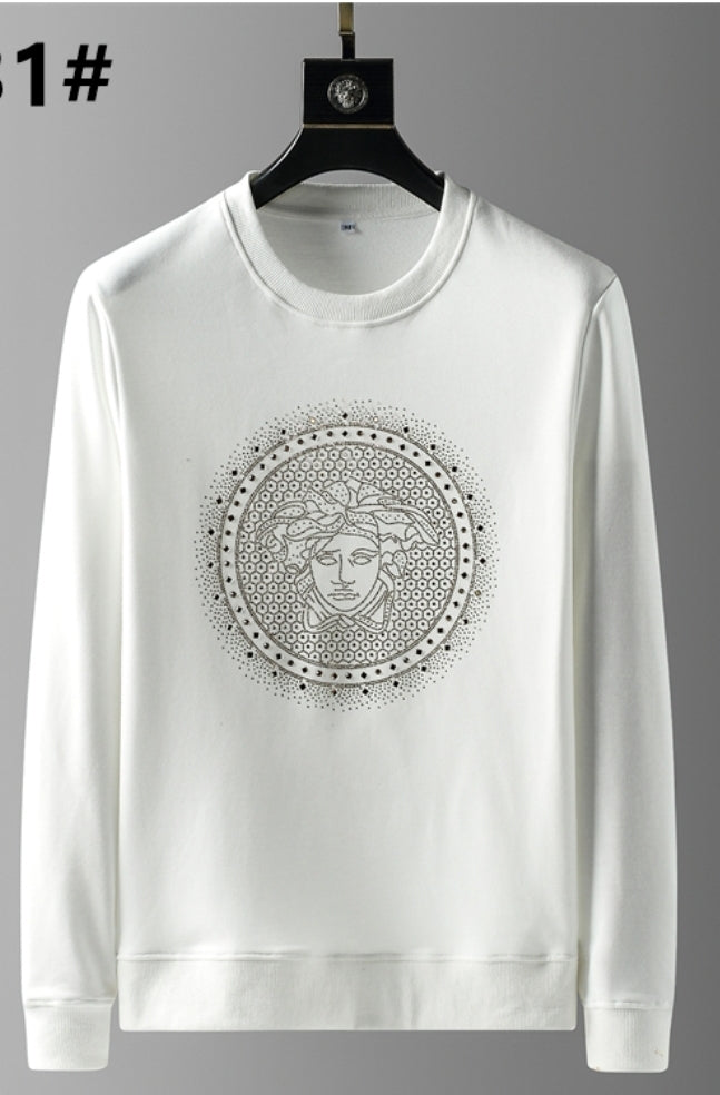 Le sweat Versace allie performance et style.