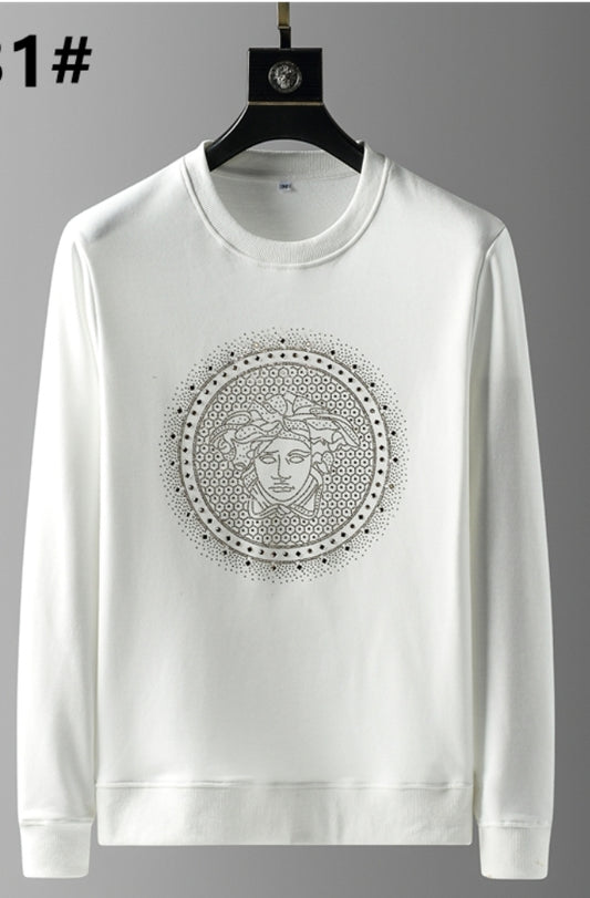 Le sweat Versace allie performance et style.
