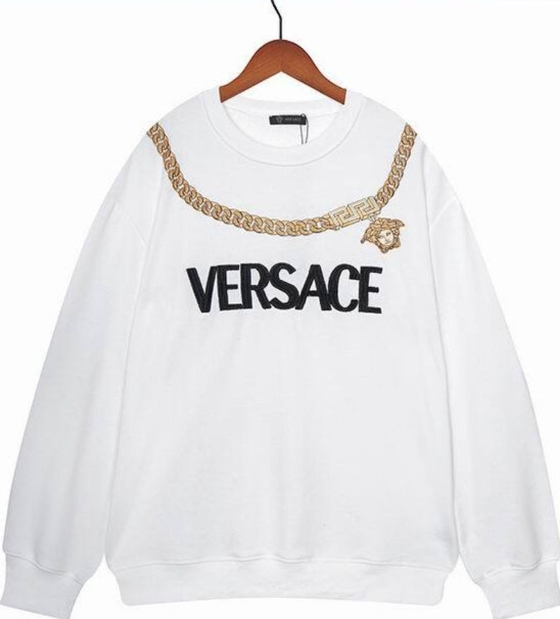 Le sweat Versace allie performance et style.