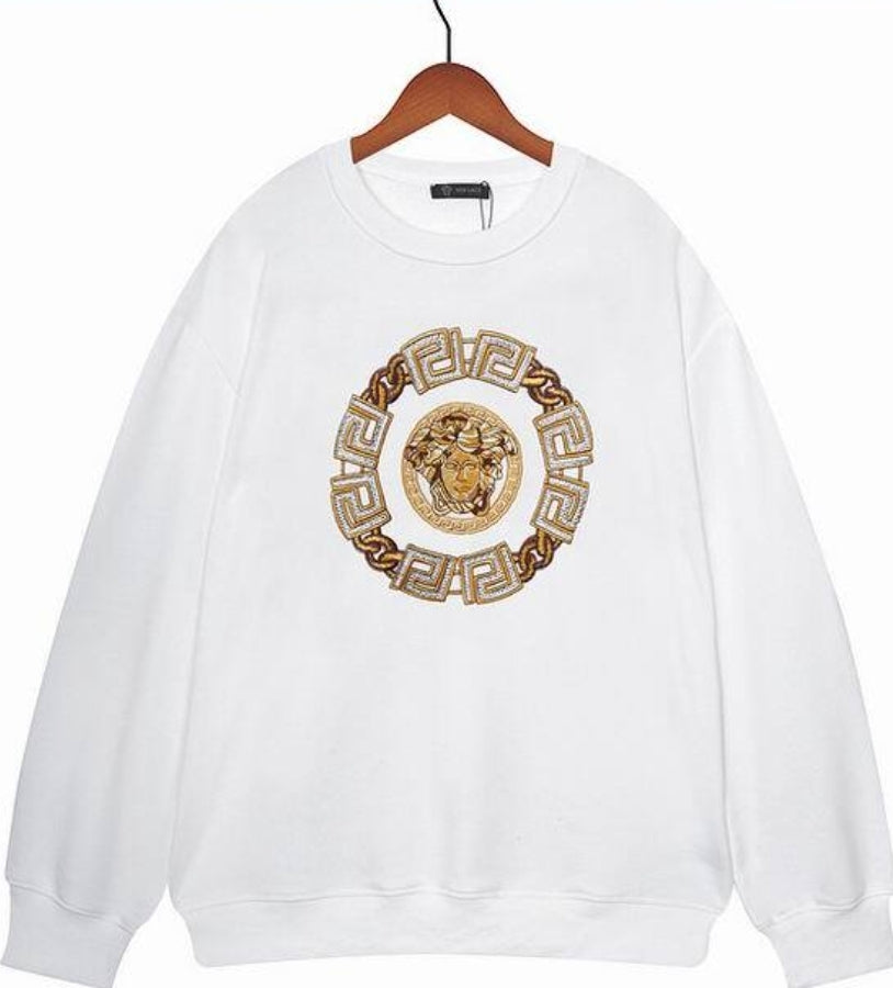 Le sweat Versace allie performance et style.