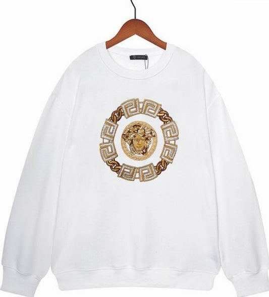 Le sweat Versace allie performance et style.