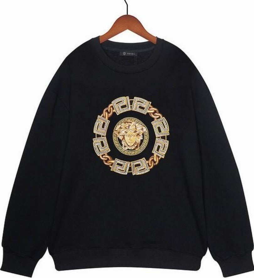 Le sweat Versace allie performance et style.