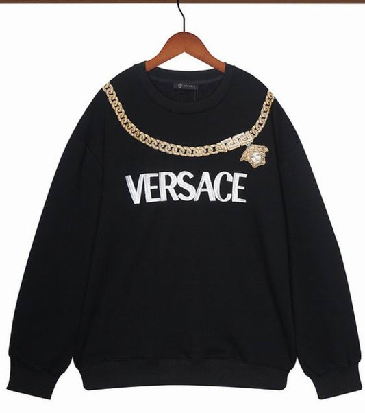 Le sweat Versace allie performance et style.