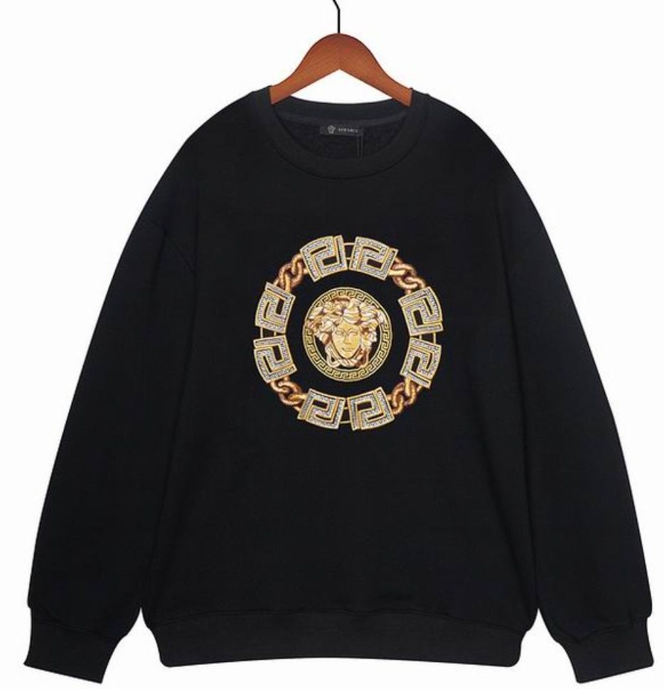 Le sweat Versace allie performance et style.