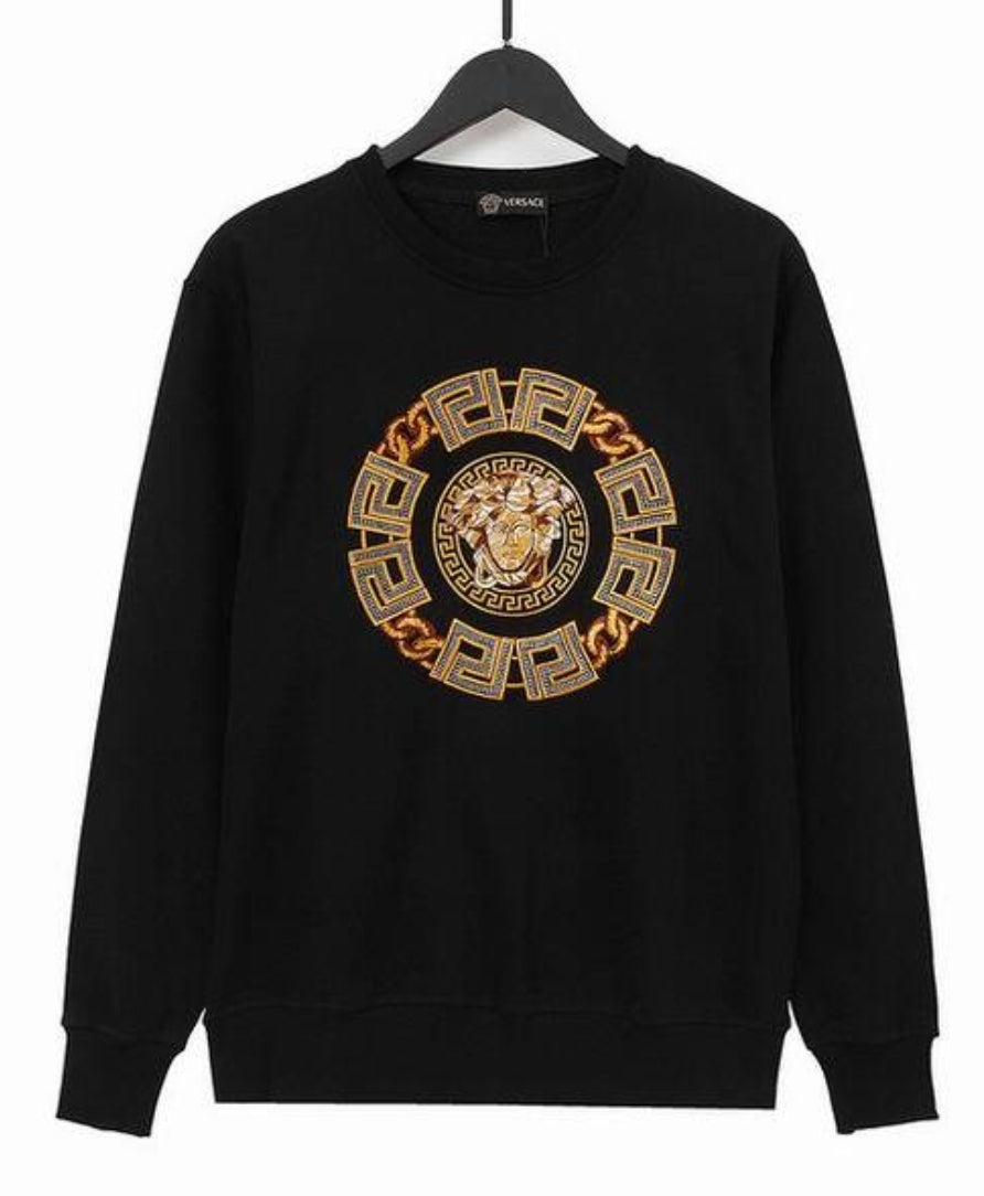Le sweat Versace allie performance et style.