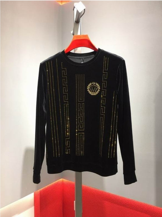 Le sweat Versace allie performance et style.