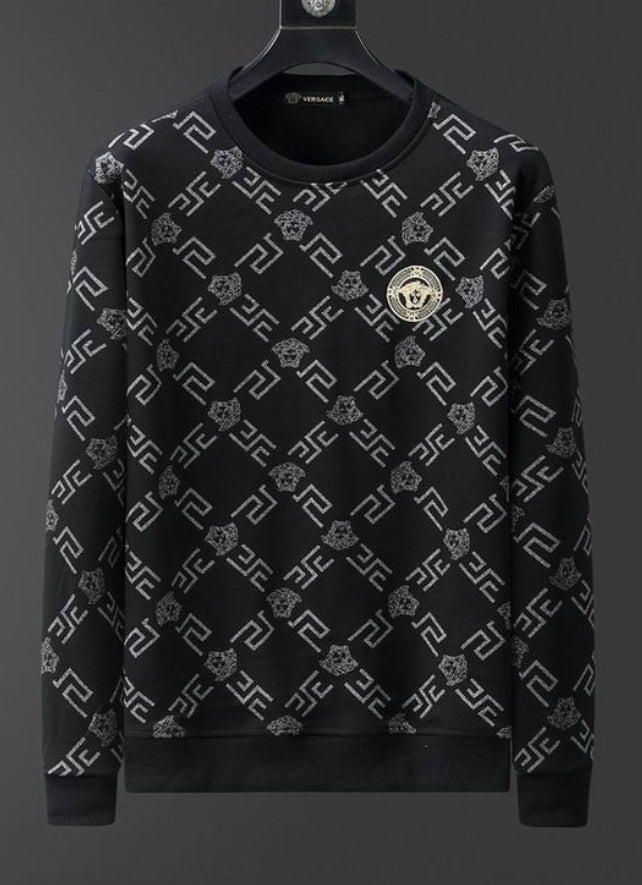 Le sweat Versace allie performance et style.