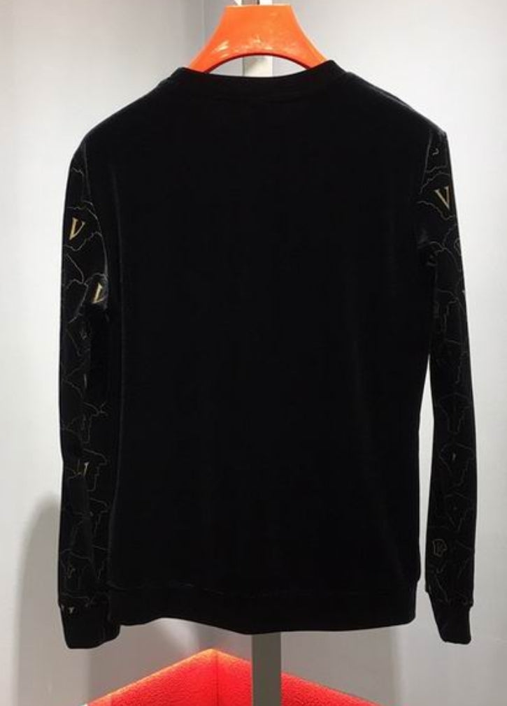 Le sweat Versace allie performance et style.