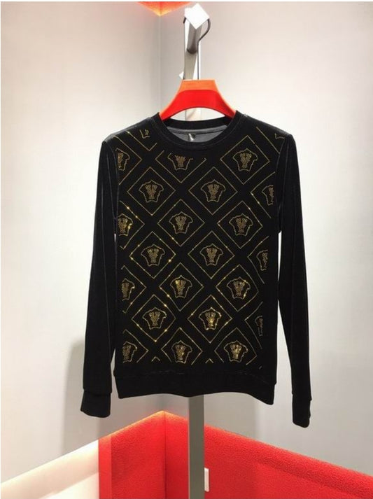 Le sweat Versace allie performance et style.